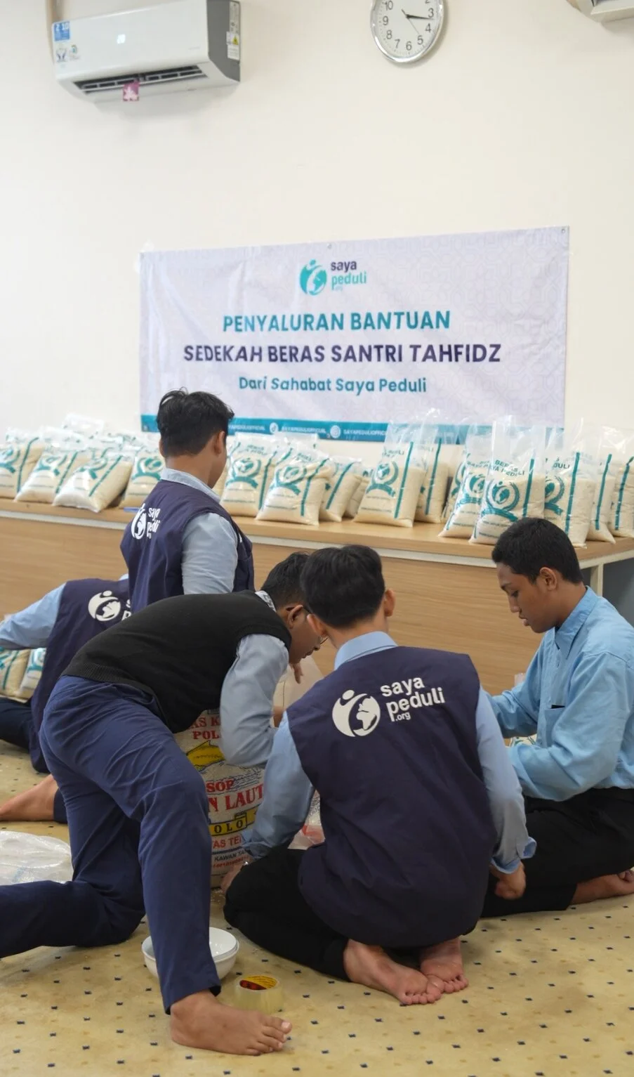 Foto 13 dari album Pendistribusia Beras Untuk Santri Tahfidz 2026